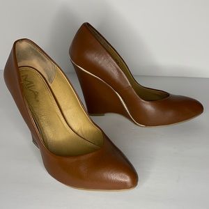 👠Mia Fate Cognac wedges👠